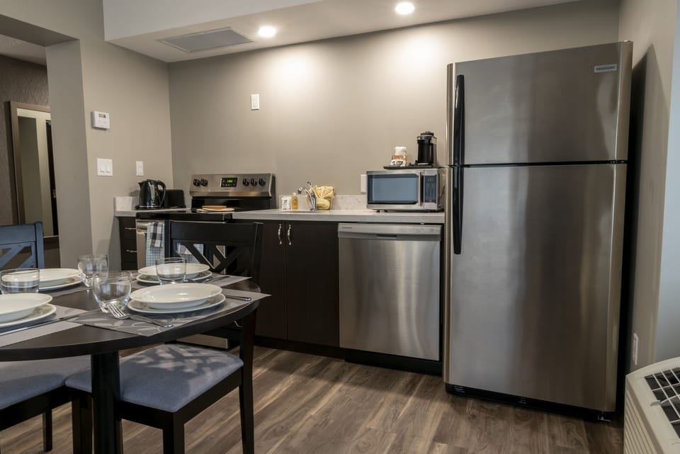 Suite, 2 Queen Beds, Non Smoking | In-room dining