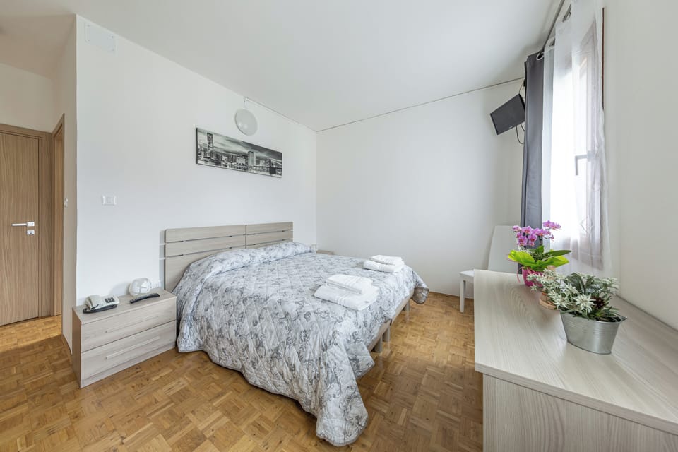 Basic Double Room | In-room safe, free WiFi, bed sheets