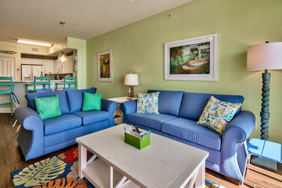 Condo, 3 Bedrooms | Living room