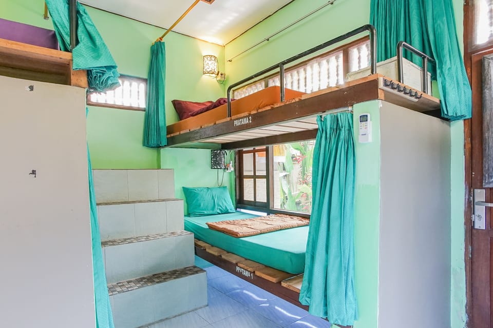 Standard 4-Bed Mixed Dormitory Room | WiFi (free), bed sheets