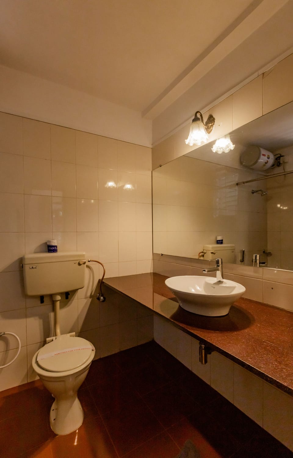 Luxury Room | Bathroom | Shower, free toiletries, towels
