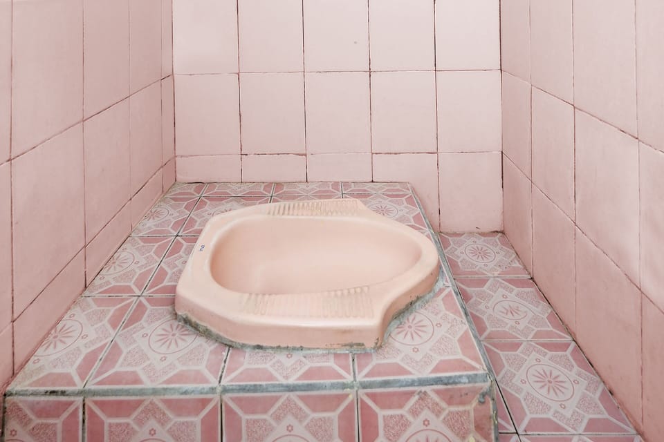 Economy Double Room | Bathroom | Shower, towels