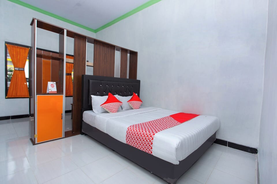 Standard Double Room | Free WiFi, bed sheets