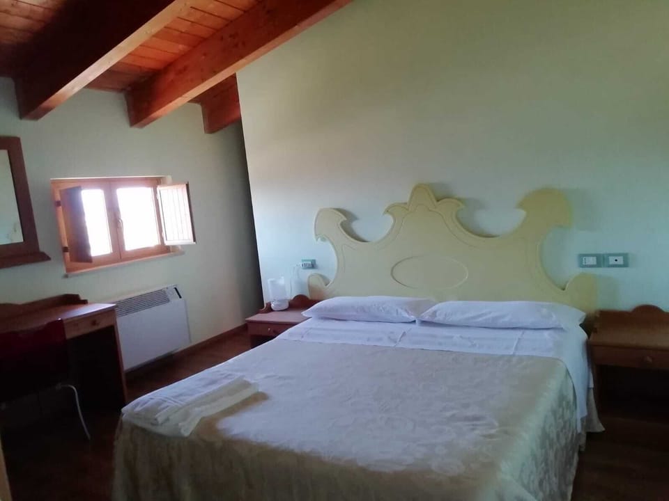 Free cribs/infant beds, free WiFi, bed sheets
