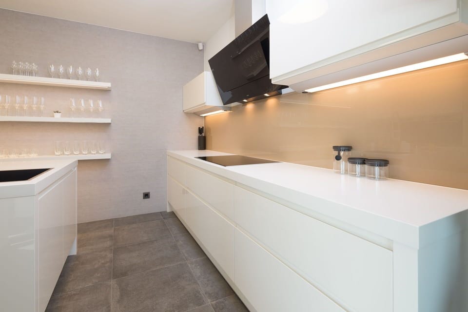Deluxe Villa, 4 Bedrooms | Private kitchen | Fridge, microwave, oven, stovetop