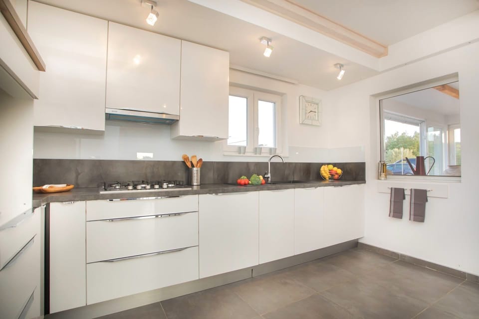 Villa | Private kitchen | Full-size fridge, microwave, oven, stovetop