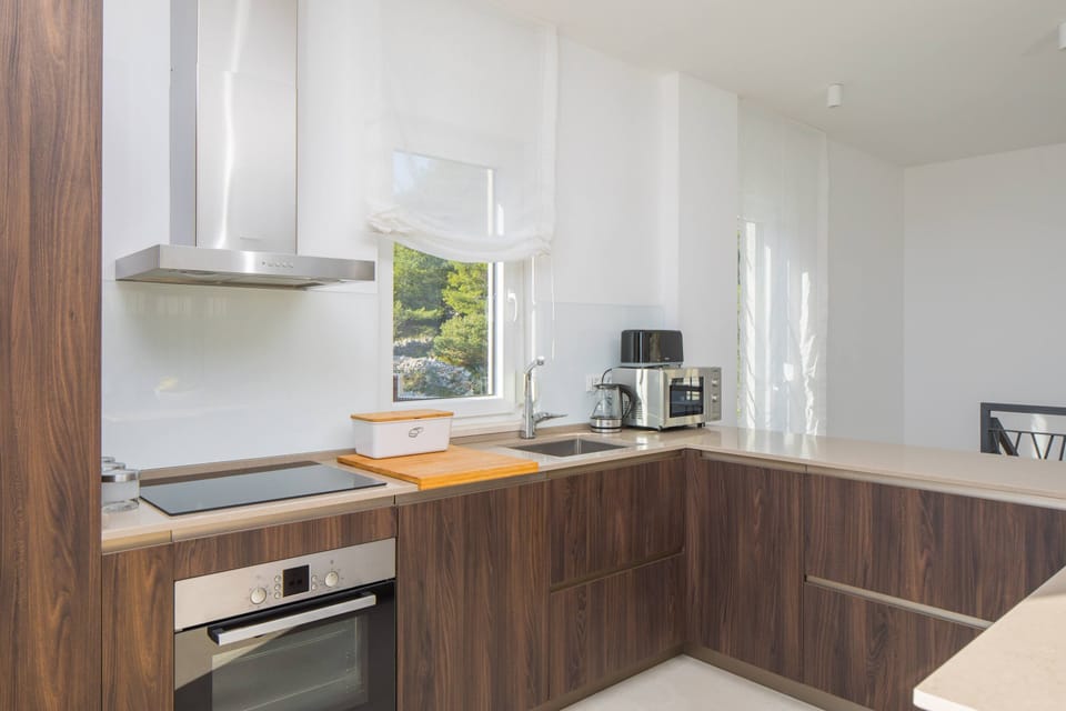 Villa, 4 Bedrooms | Private kitchen | Fridge, microwave, oven, stovetop
