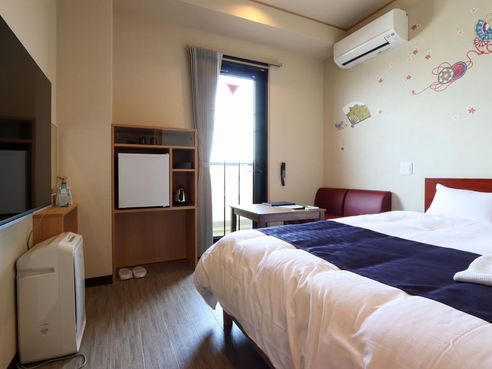 Soundproofing, WiFi (free), bed sheets