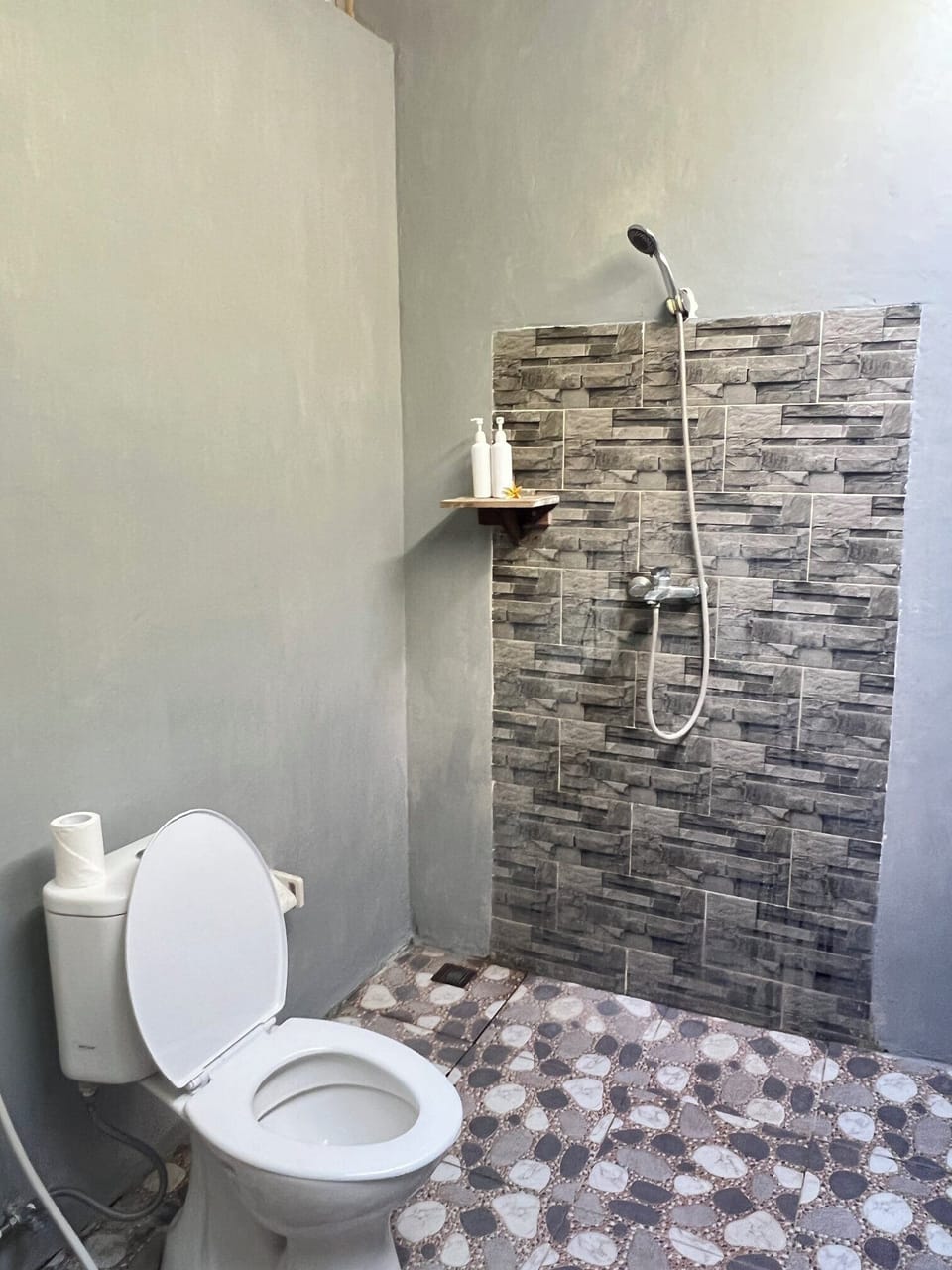 Superior Double Room | Bathroom | Shower, towels, soap, shampoo