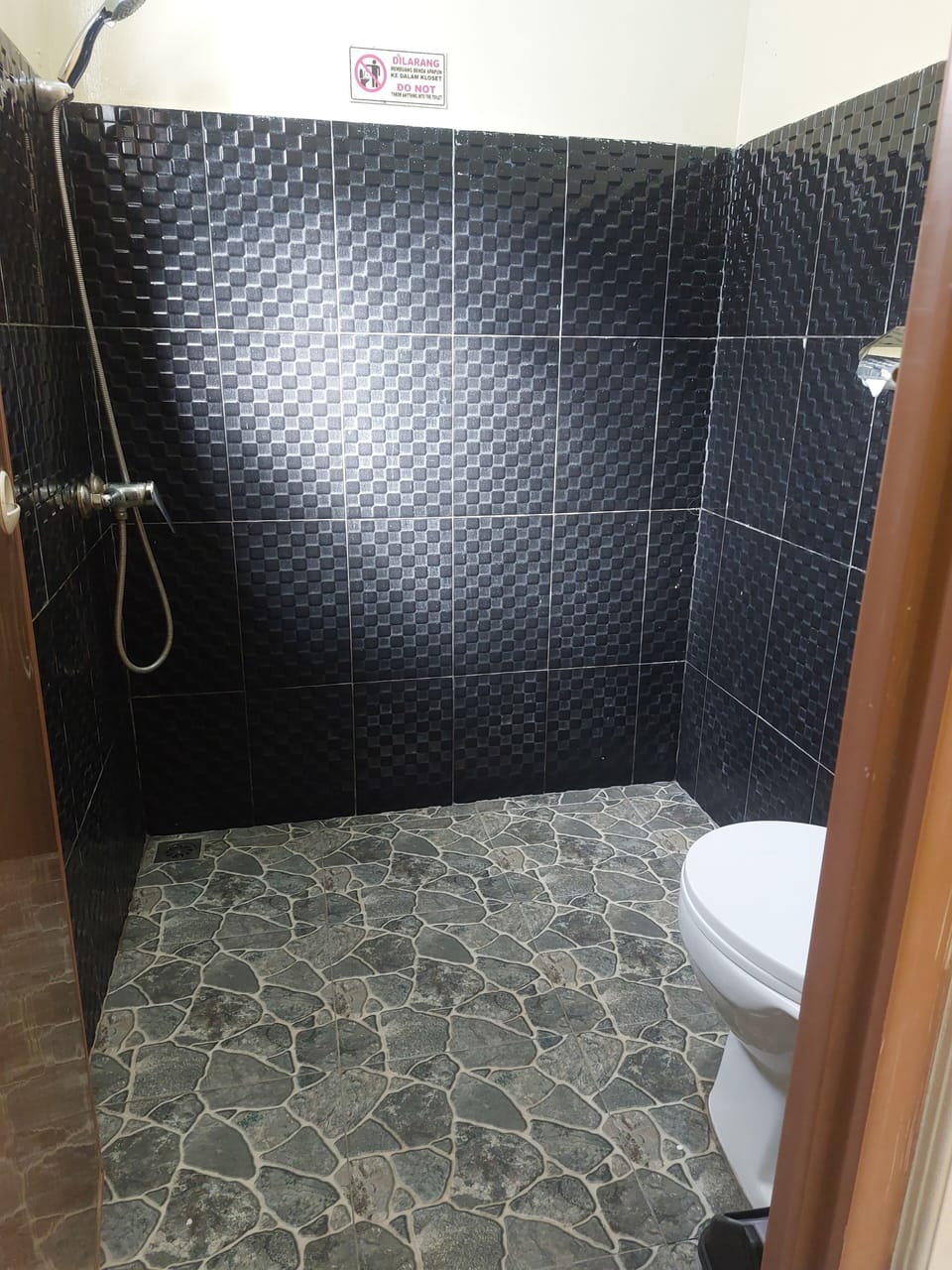 Cottage | Bathroom | Shower, slippers, towels, soap