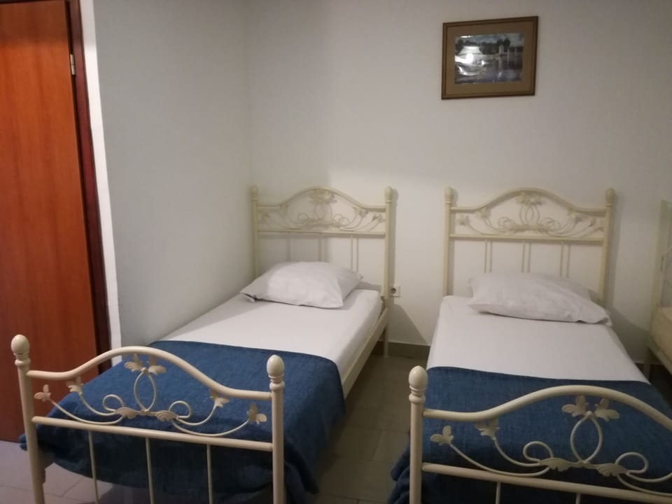 Classic Quadruple Room, Private Bathroom | Free WiFi, bed sheets