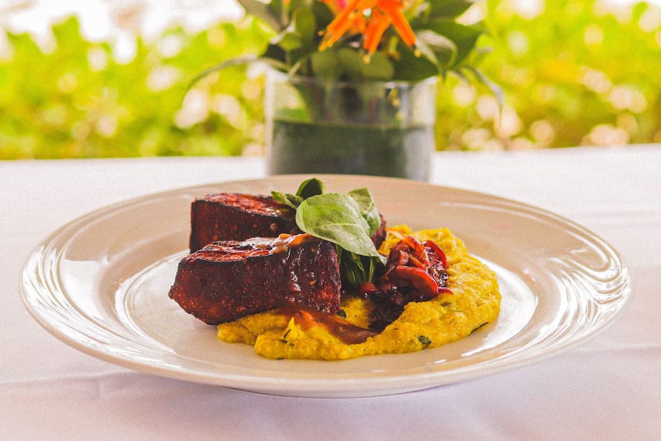 5 restaurants; breakfast, lunch, and dinner served