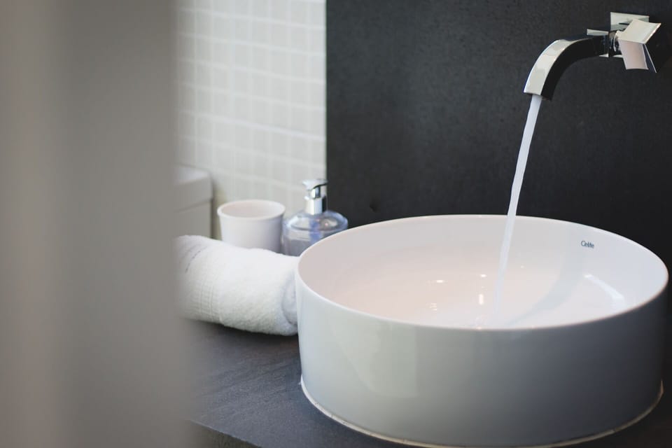 Bangalô Standard | Bathroom | Shower, hair dryer, towels