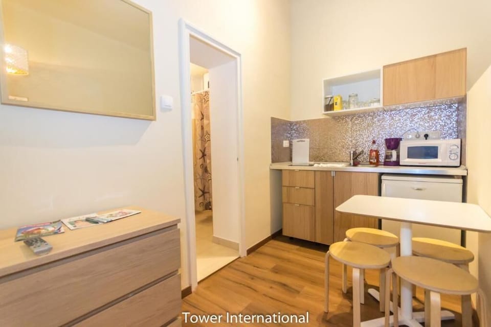 Apartment, 1 Bedroom | Private kitchen | Mini-fridge, microwave, cookware/dishes/utensils