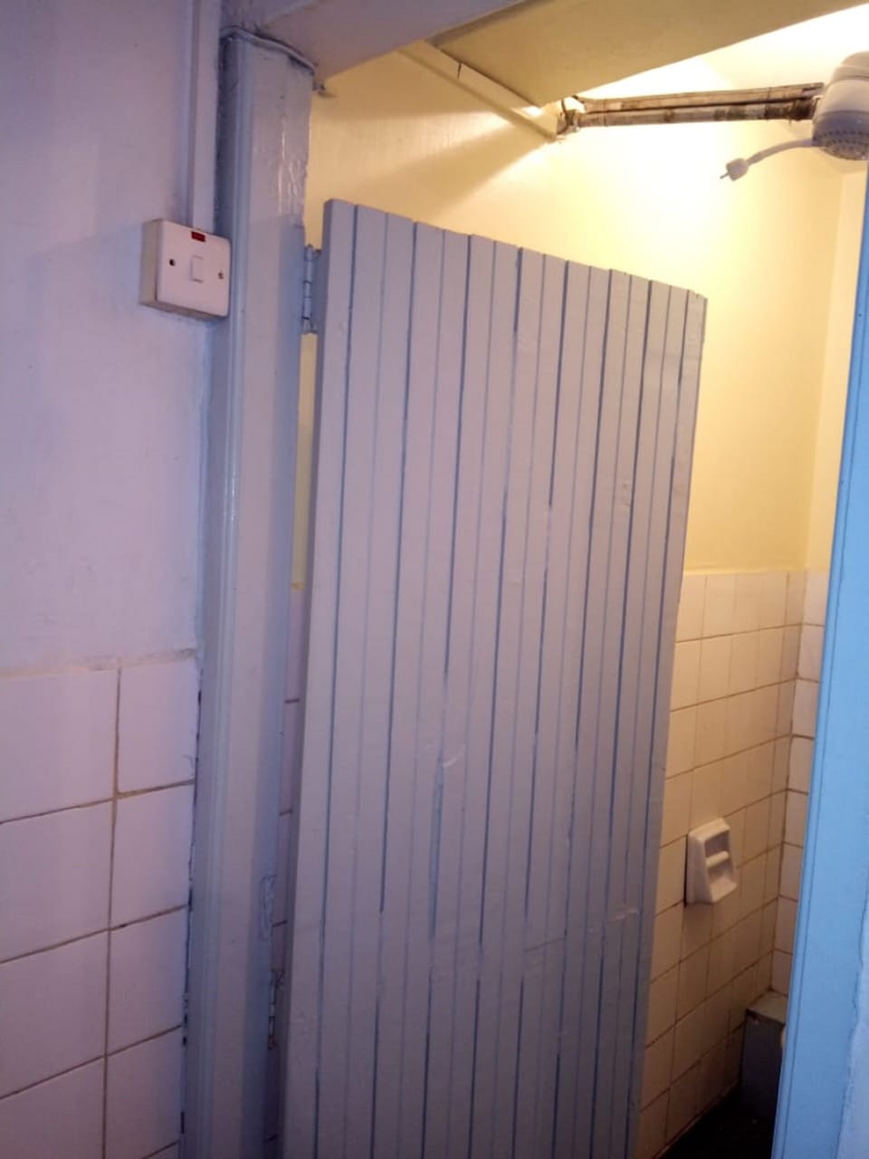 Double Room | Bathroom | Shower, rainfall showerhead, towels, soap