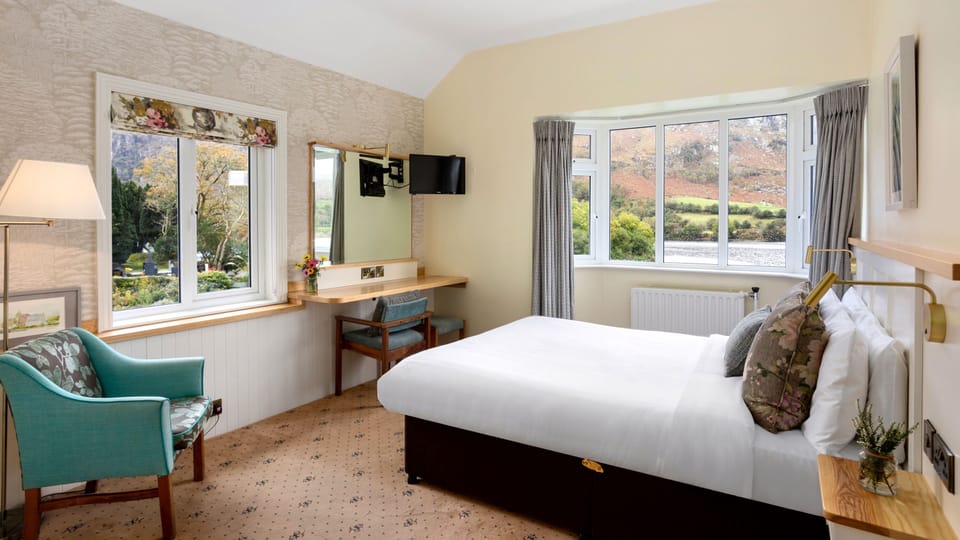 Premium Double Room | Iron/ironing board (on request), bed sheets