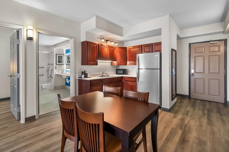 Suite, 1 King Bed, Non Smoking (Extended Stay) | Hypo-allergenic bedding, in-room safe, desk, blackout drapes