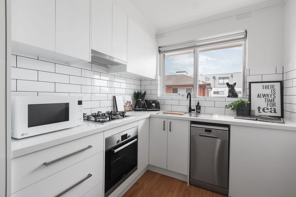 Apartment, 1 Bedroom, Non Smoking, Kitchen | Private kitchen | Fridge, microwave, oven, stovetop