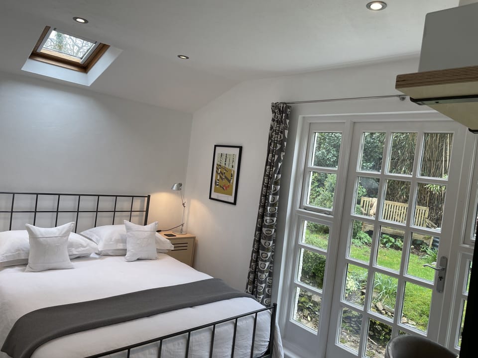 Garden Room | Blackout drapes, free WiFi, bed sheets