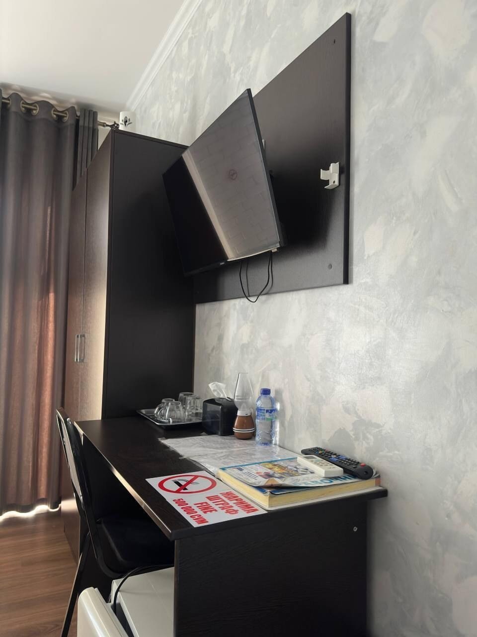 Standard Twin Room | Minibar, in-room safe, desk, laptop workspace