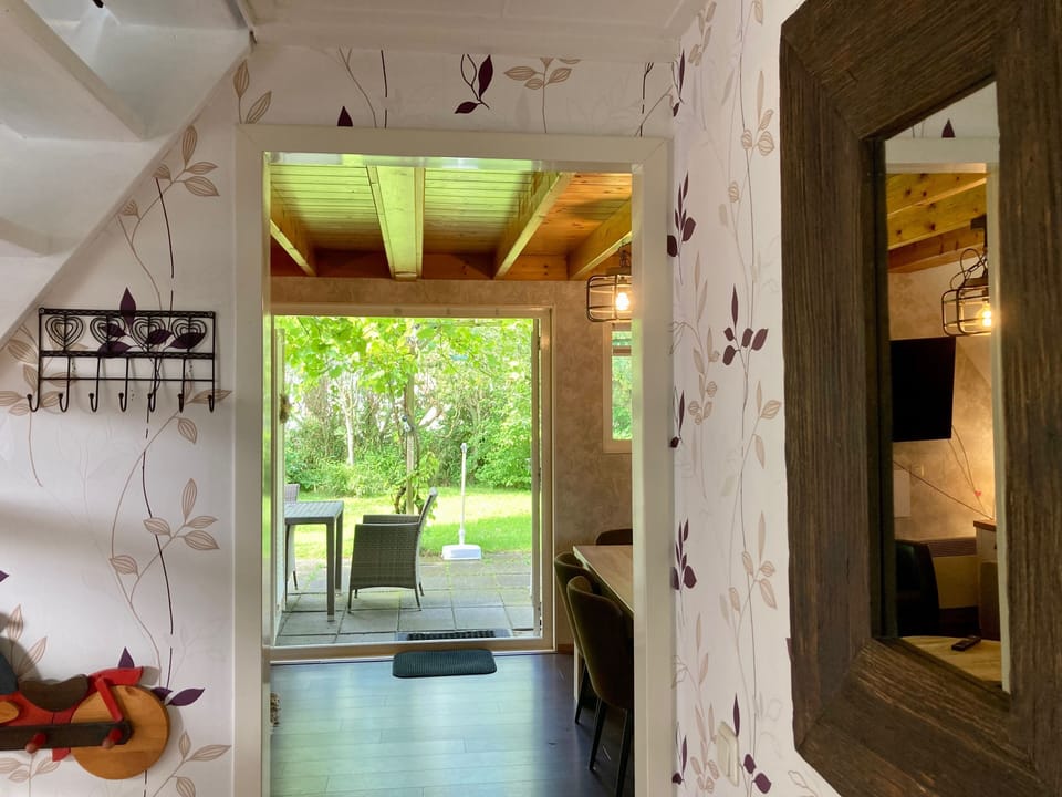 Bungalow, 3 Bedrooms, Patio, Garden View | Interior