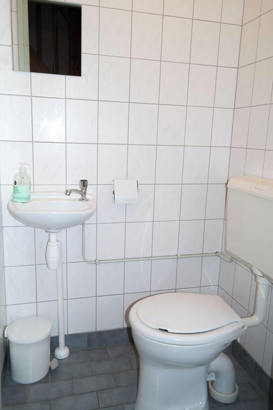 Dike House Affordable 6-person Holiday Home Near the Sea Dike House in Anjum