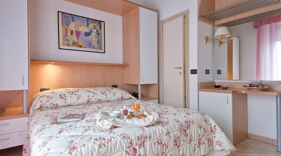 In-room safe, desk, soundproofing, WiFi (free)