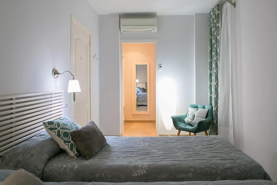 Basic Double Room, Private Bathroom (Interior - 1 or 2 Beds) | In-room safe, iron/ironing board, free WiFi, bed sheets
