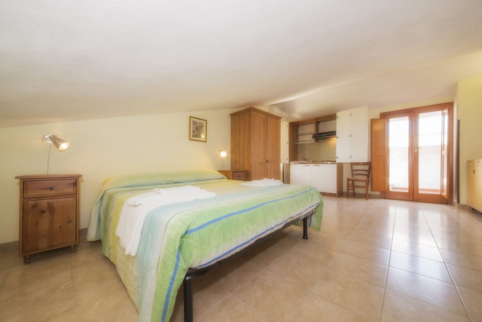 Studio | Rollaway beds