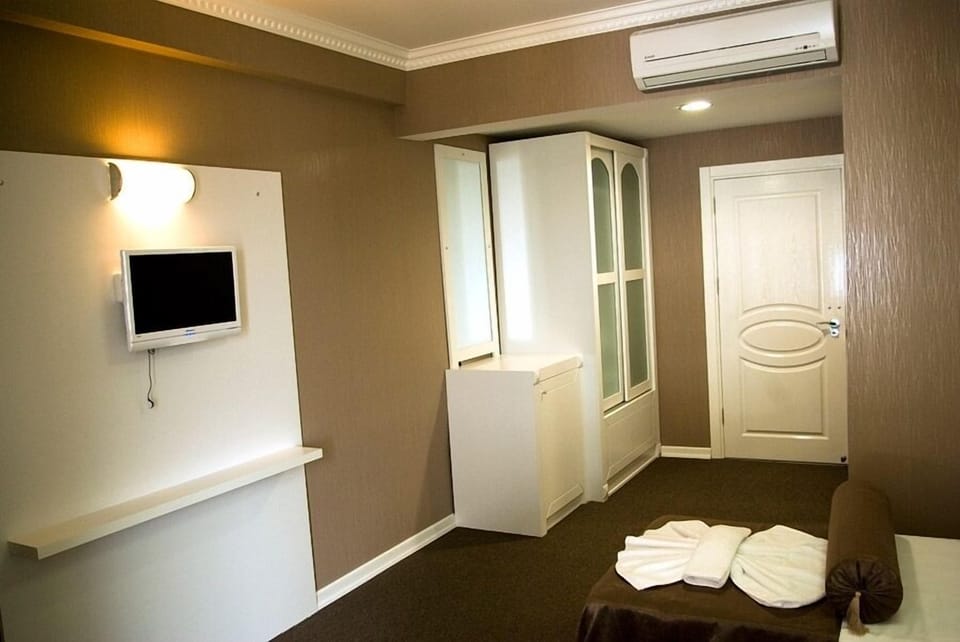 Deluxe Double or Twin Room, 1 Double or 2 Twin Beds | In-room safe, desk, free WiFi