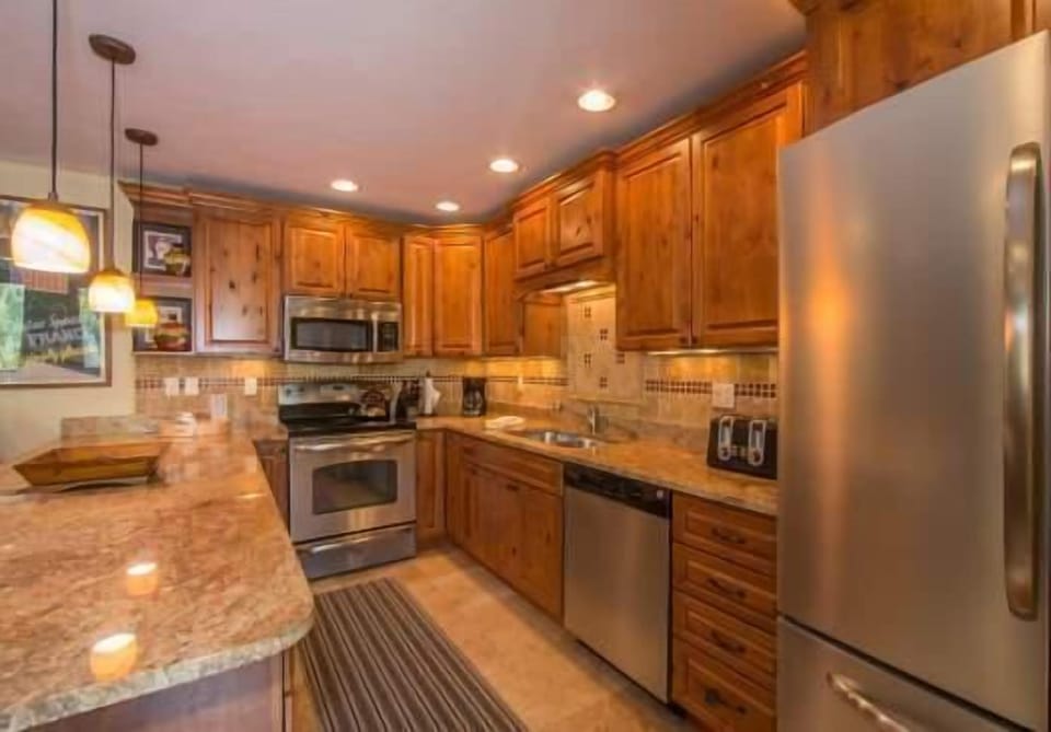 Apartment, 2 Bedrooms | Private kitchen | Fridge, coffee/tea maker, toaster