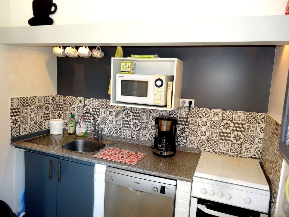 Superior Cottage (La Ferme de Gondières) | Private kitchen | Highchair