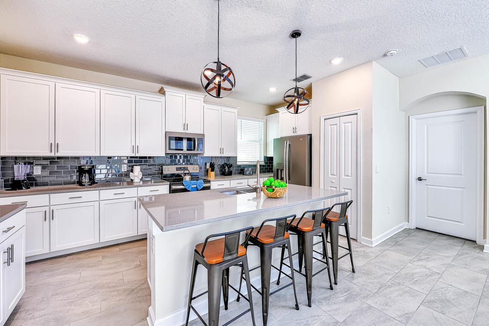 House (Champion Gate Brand New Home with Pri) | Private kitchen | Fridge, microwave, oven, stovetop