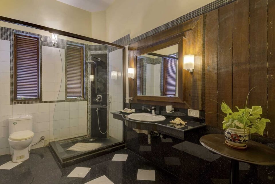 Villa, 5 Bedrooms | Bathroom | Shower, rainfall showerhead, free toiletries, hair dryer