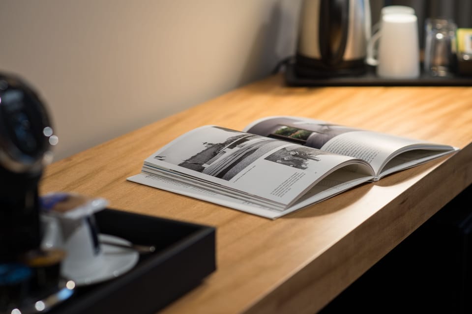 Club Room | In-room safe, blackout drapes, soundproofing, free WiFi