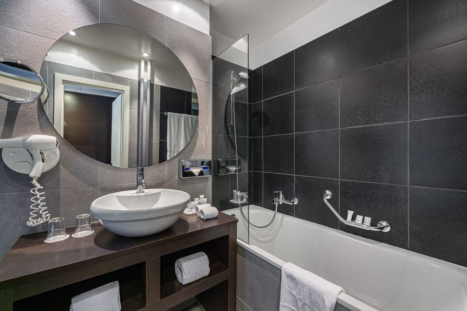 Bathtub, free toiletries, hair dryer, slippers