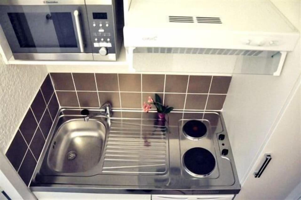 Fridge, microwave, stovetop, cookware/dishes/utensils