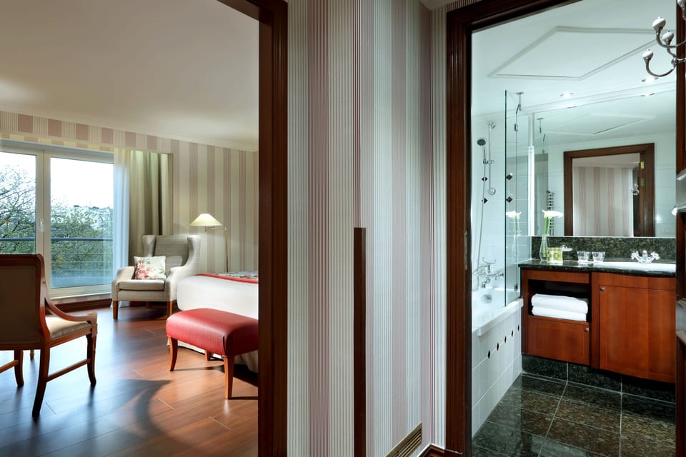Deluxe Single Room | Minibar, in-room safe, individually decorated, desk