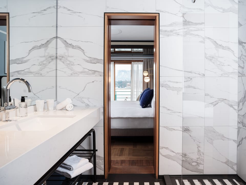 Premium Double Room, Lake View | Bathroom | Shower, free toiletries, hair dryer, bathrobes