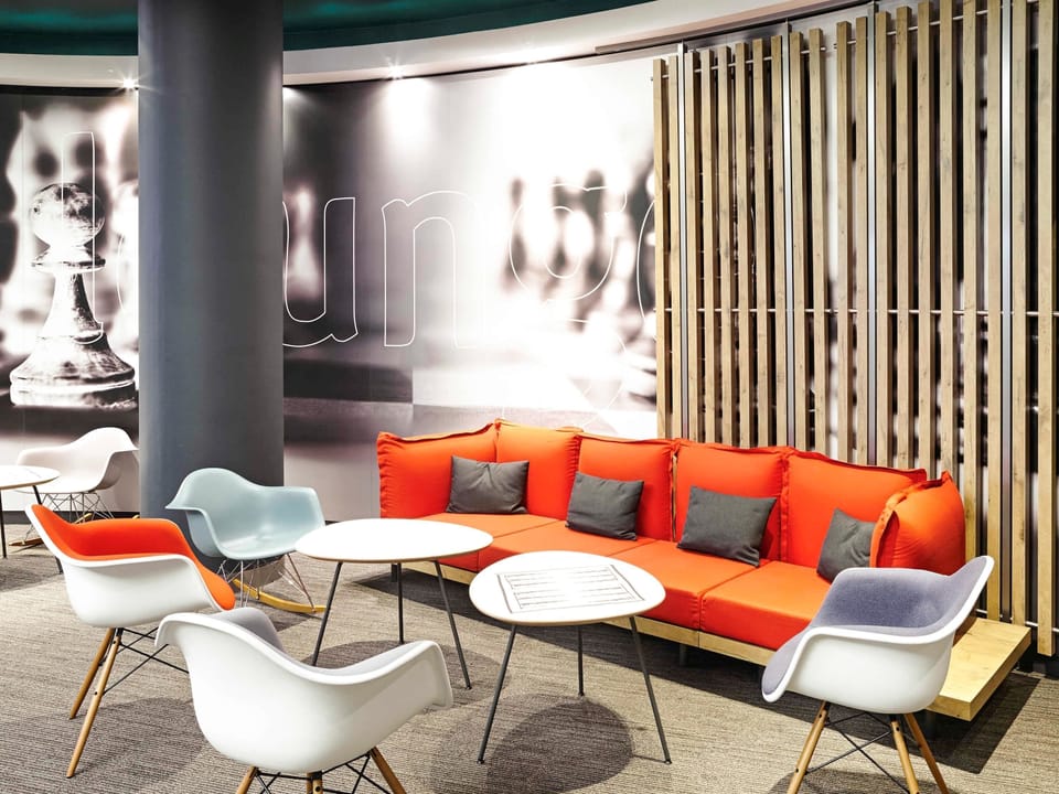 Lobby lounge