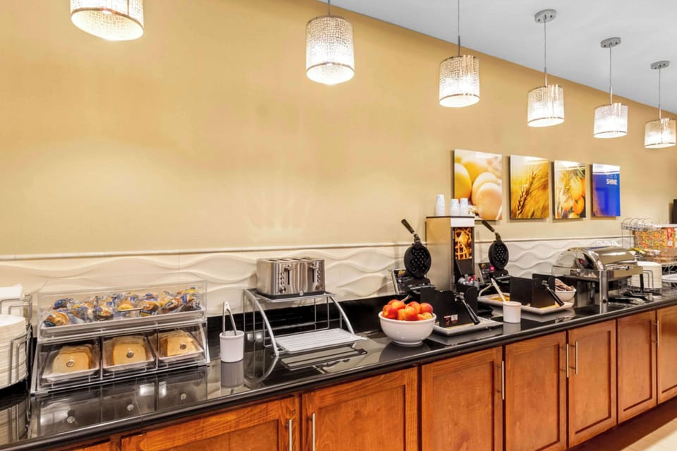 Free daily buffet breakfast