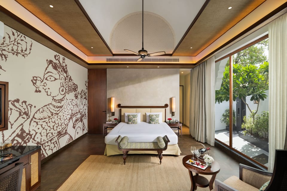 Presidential Suite | Minibar, in-room safe, desk, laptop workspace