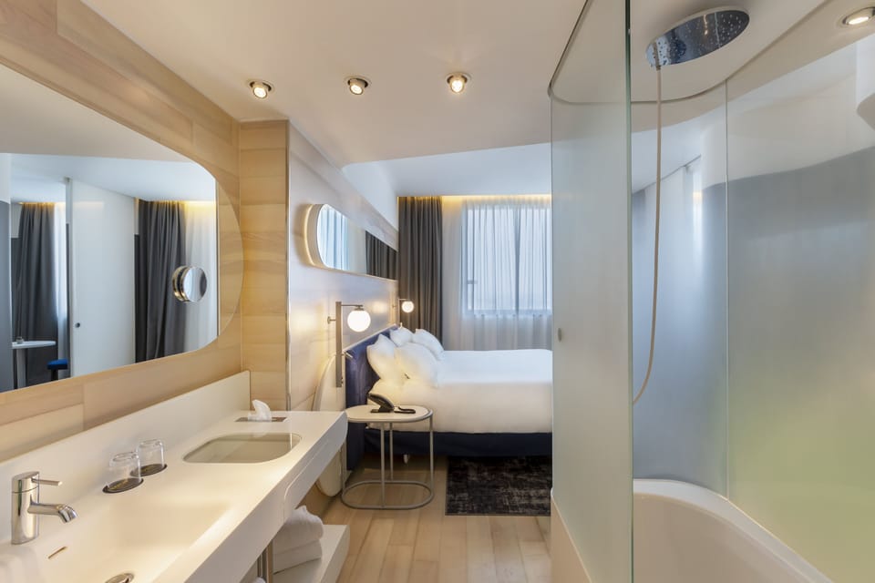 Premium bedding, down comforters, minibar, in-room safe