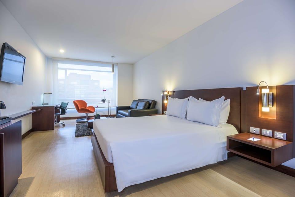 Family Room | Minibar, in-room safe, desk, soundproofing