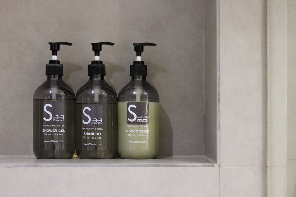 Shower, rainfall showerhead, free toiletries, hair dryer