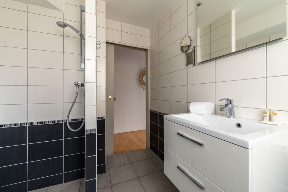 Shower, free toiletries, hair dryer, towels