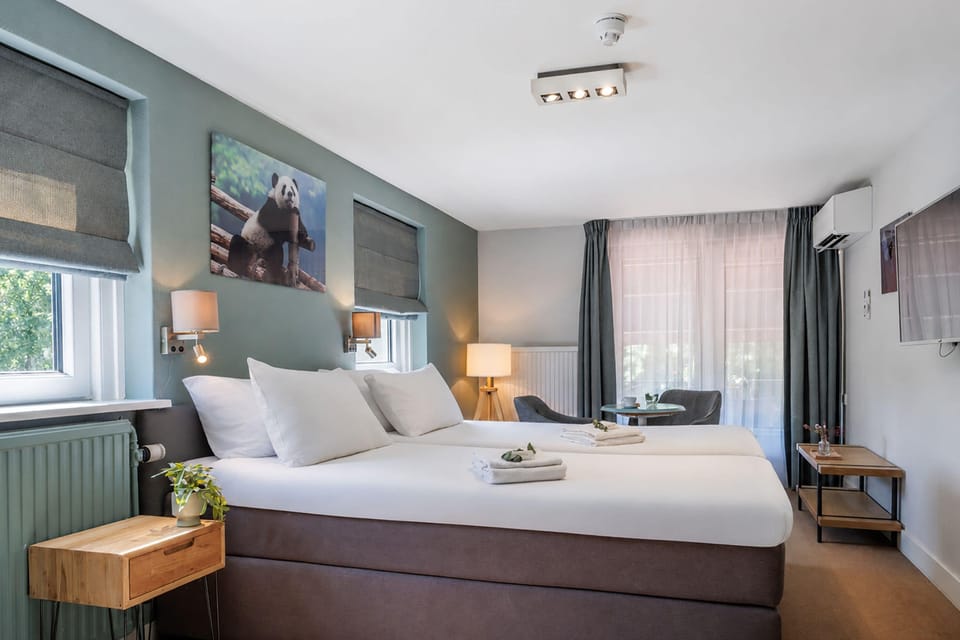 Comfort Double Room | Premium bedding, pillowtop beds, in-room safe, desk