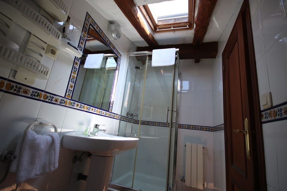 Shower, free toiletries, towels