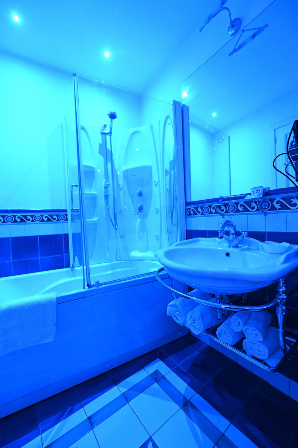 Junior Suite, Hot Tub, Sea View | Jetted tub