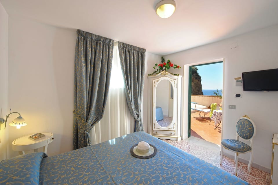 Double Room, 1 Double Bed, Terrace (no balcony) | Down comforters, minibar, desk, laptop workspace